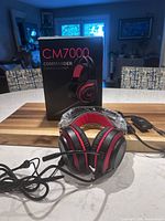 Headset positioned in front of retail box showing overall appearance