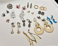 Full overview of all earrings and rings