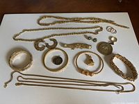 Overview of all fifteen gold-tone jewellery pieces