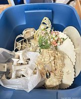 overview of bin contents showing separator plates, columns, topper and flowers