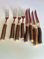 Complete set of 8 utensils aligned