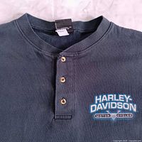 Neckline with three buttons and size tag area