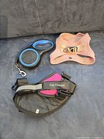 Overview of two harnesses and retractable leash