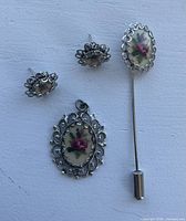 Full set: pair of stud earrings, oval pendant, stick pin with cap