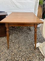 Full view of tabletop and legs
