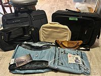 Overview of all luggage and accessories in lot