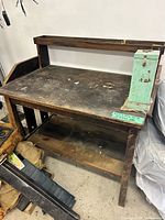 Front view showing overall structure, upper shelf and lower shelf