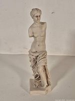 Full view of Venus de Milo reproduction statue on base