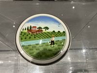 Top view showing Design Naif scene on lid