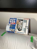 Retail box showing metal key cabinet, capacity and features