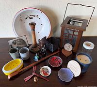 Full lot overview showing all decorative pieces arranged on table