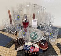 Overall lot displaying all barware pieces