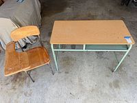 Desk and chair overview