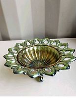 Side view showing lattice rim, iridescent colour and feet
