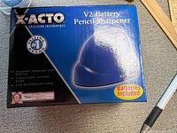 Front of retail box showing model, features, batteries note
