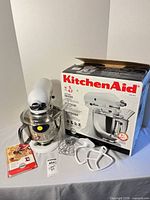 Mixer with bowl, attachments, manual and box