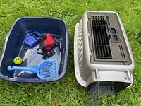 Overall view of carrier, litter box and accessories