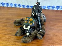 Skulk figure seated on Trancula showing full set
