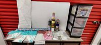Full lot overview on table with ribbons, bags, cards, shred, organiser