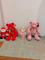 Full view of both Ty bears
