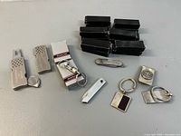 Overview of all knives, divot tools, keychain items and packaging