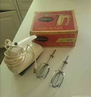 Mixer, beaters, original box overview