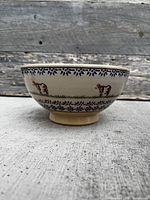 Side view showing exterior decoration and foot