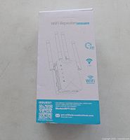 Front of retail box showing WiFi Repeater RPT-023 image and specs