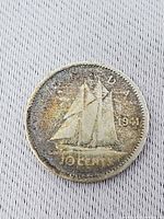 Reverse of 1941 Canadian 10 cent coin showing Bluenose schooner and date