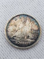 Reverse of 1953 Canadian 10-cent coin showing Bluenose schooner and date