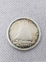 Reverse of 1944 Canadian 10 cent coin with Bluenose schooner