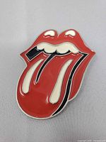 Front view showing enamel tongue and lips design