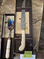 Set showing spoon and knife in packaging
