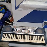 Front view of Yamaha PSR-282 keyboard showing full keybed, speakers, and control panel
