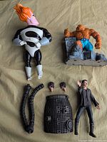 Overview of all figures and accessories laid out