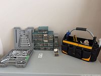 Overview: tools in case, drawer units, DeWalt bag on table