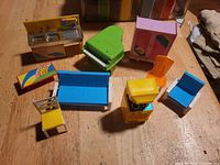 overview of all nine plastic dollhouse furniture pieces