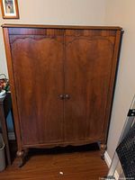 Wardrobe front view closed, showing two doors and legs