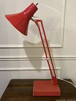 Side view showing full articulated lamp on base