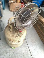 Heater head mounted on propane cylinder showing overall lot