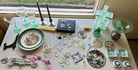 Full table showing all glassware, china, decor pieces and jewellery