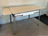 Table with both leaves extended showing full size and leg design
