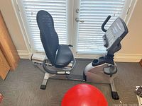 Full side view of TRUE ES900 recumbent bike