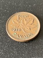 Reverse of 1938 Canadian 1-cent coin showing maple leaves, date, denomination