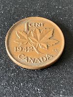 Reverse of 1942 Canadian cent showing maple leaves design