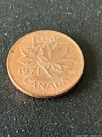 Reverse of 1971 Canada one-cent coin showing maple leaf design and date