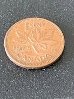 Reverse of 1975 Canadian cent showing maple leaf design and date