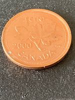 Maple-leaf reverse of 2000 Canadian 1-cent coin