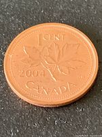 Reverse of 2004 Canadian 1-cent coin with maple leaves