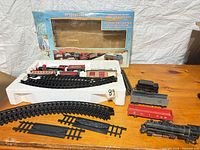 Entire lot with boxed insert, train set components, extra black locomotive, tender and freight car